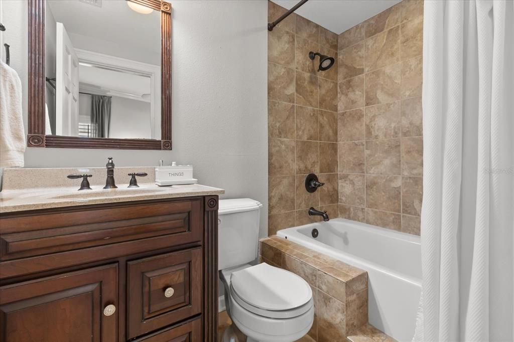 合同活跃: $935,000 (3 贝兹, 3 浴室, 2515 平方英尺)