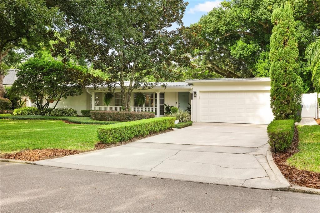 合同活跃: $935,000 (3 贝兹, 3 浴室, 2515 平方英尺)