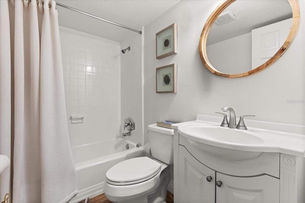 合同活跃: $935,000 (3 贝兹, 3 浴室, 2515 平方英尺)