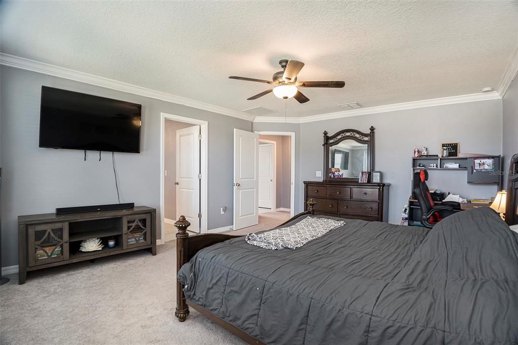 En Venta: $525,000 (4 camas, 2 baños, 2784 Pies cuadrados)