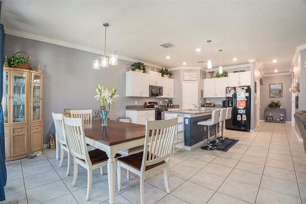 En Venta: $525,000 (4 camas, 2 baños, 2784 Pies cuadrados)