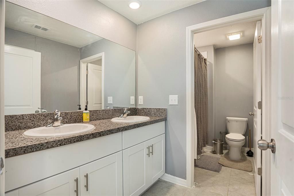 En Venta: $525,000 (4 camas, 2 baños, 2784 Pies cuadrados)