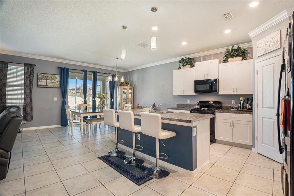 En Venta: $525,000 (4 camas, 2 baños, 2784 Pies cuadrados)