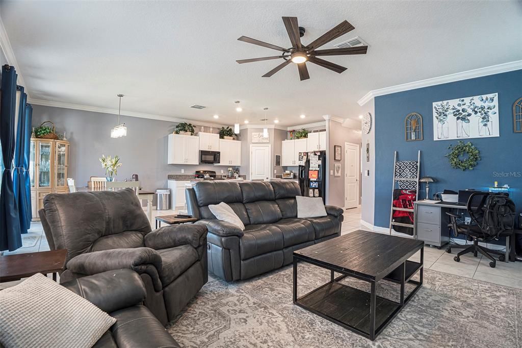 En Venta: $525,000 (4 camas, 2 baños, 2784 Pies cuadrados)