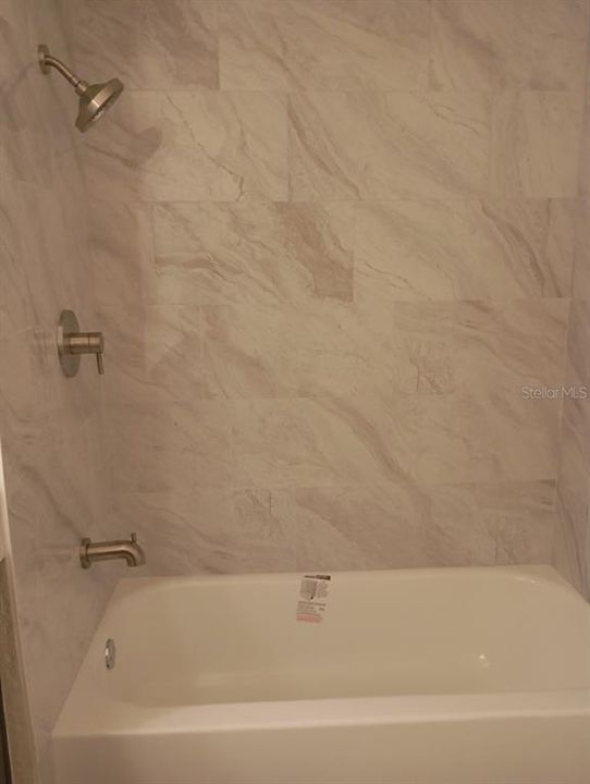 出租: $3,100 (5 贝兹, 3 浴室, 2158 平方英尺)