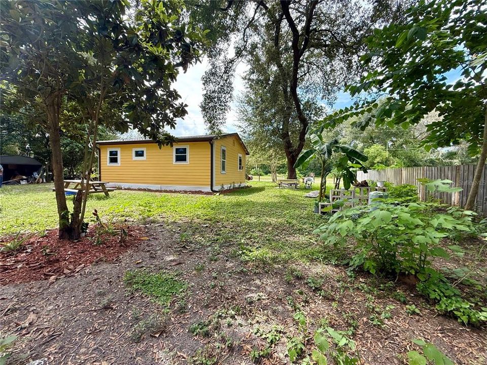 For Sale: $149,900 (2 beds, 1 baths, 644 Square Feet)