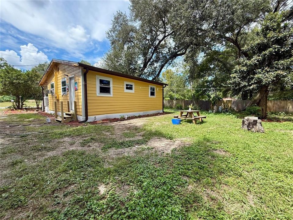 For Sale: $149,900 (2 beds, 1 baths, 644 Square Feet)