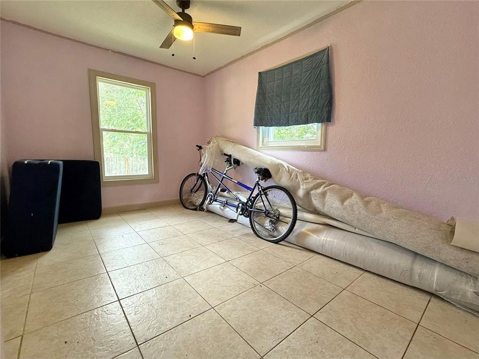 For Sale: $149,900 (2 beds, 1 baths, 644 Square Feet)