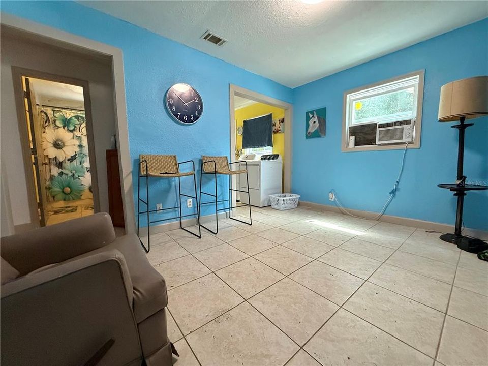 For Sale: $149,900 (2 beds, 1 baths, 644 Square Feet)