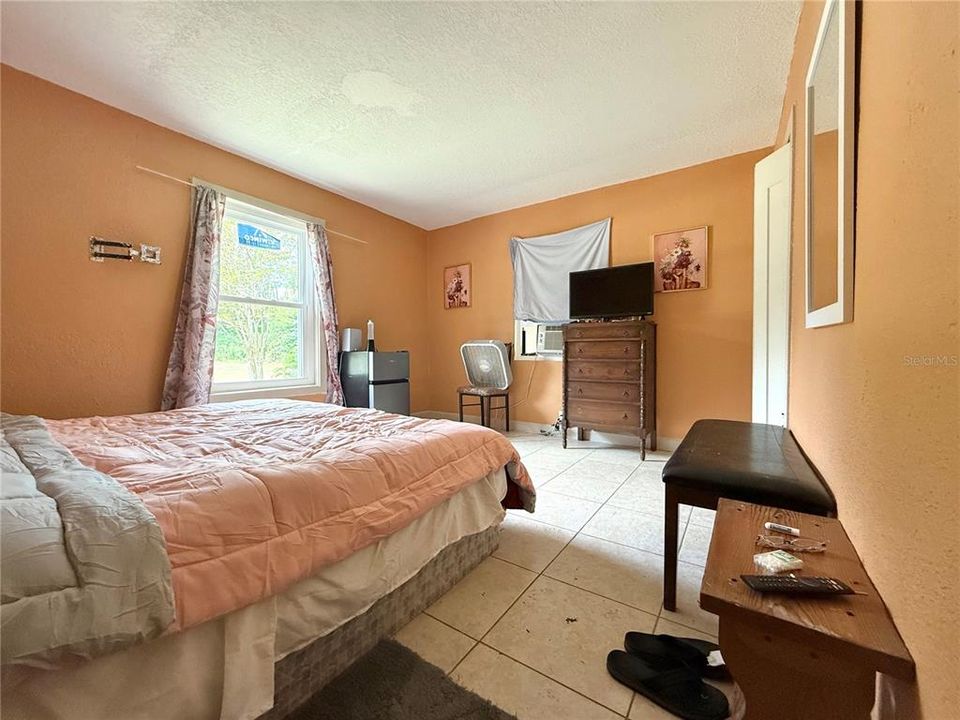 For Sale: $149,900 (2 beds, 1 baths, 644 Square Feet)