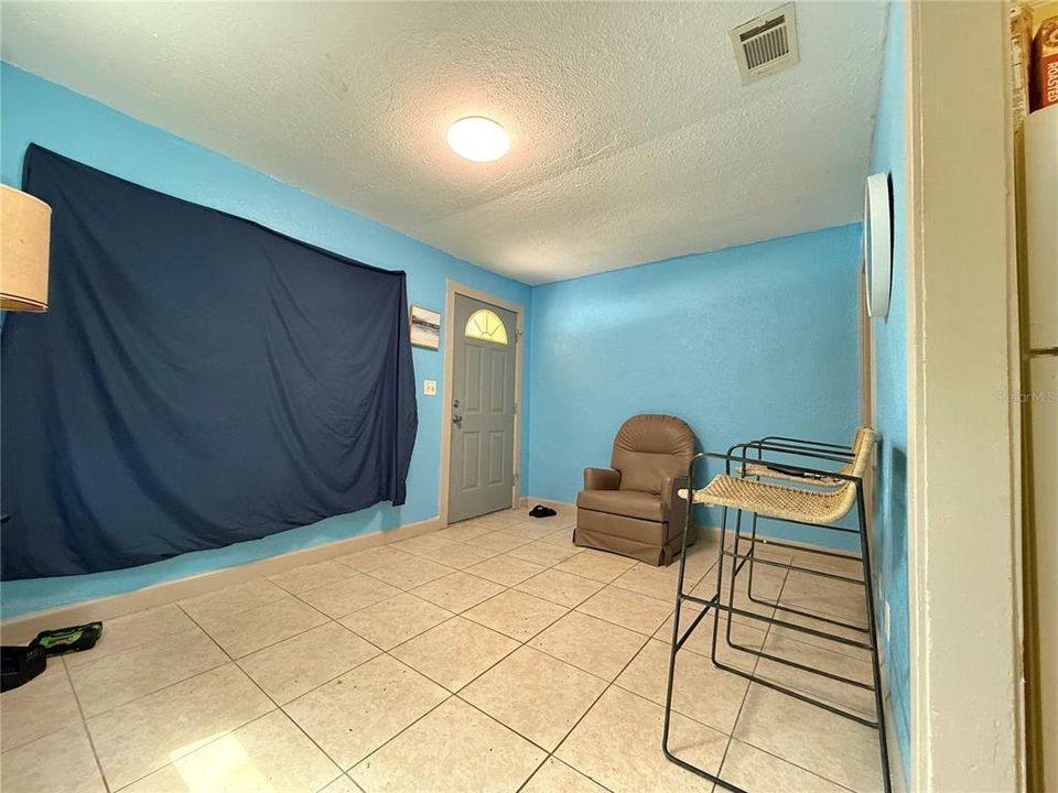 For Sale: $149,900 (2 beds, 1 baths, 644 Square Feet)