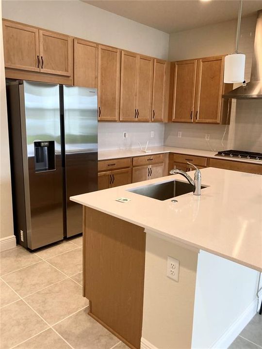 На продажу: $499,000 (4 спален, 3 ванн, 1953 Квадратных фут)