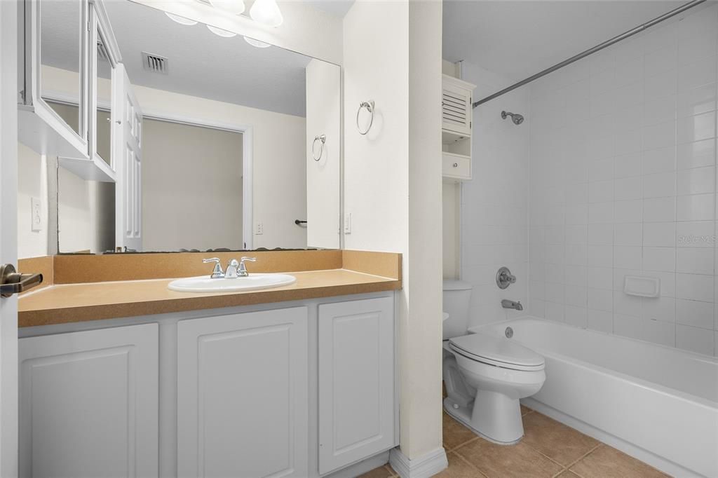 For Sale: $189,000 (1 beds, 1 baths, 848 Square Feet)