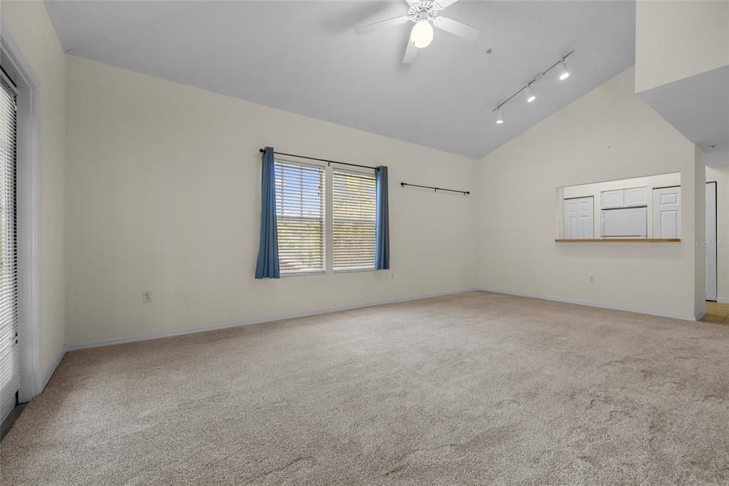 For Sale: $189,000 (1 beds, 1 baths, 848 Square Feet)