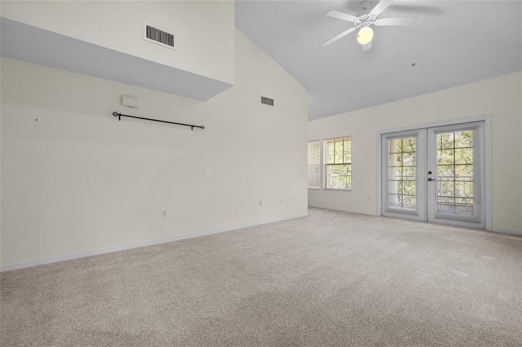 For Sale: $189,000 (1 beds, 1 baths, 848 Square Feet)