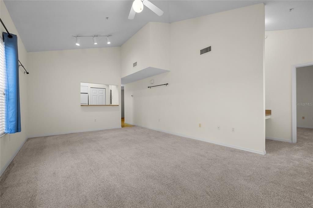 For Sale: $189,000 (1 beds, 1 baths, 848 Square Feet)