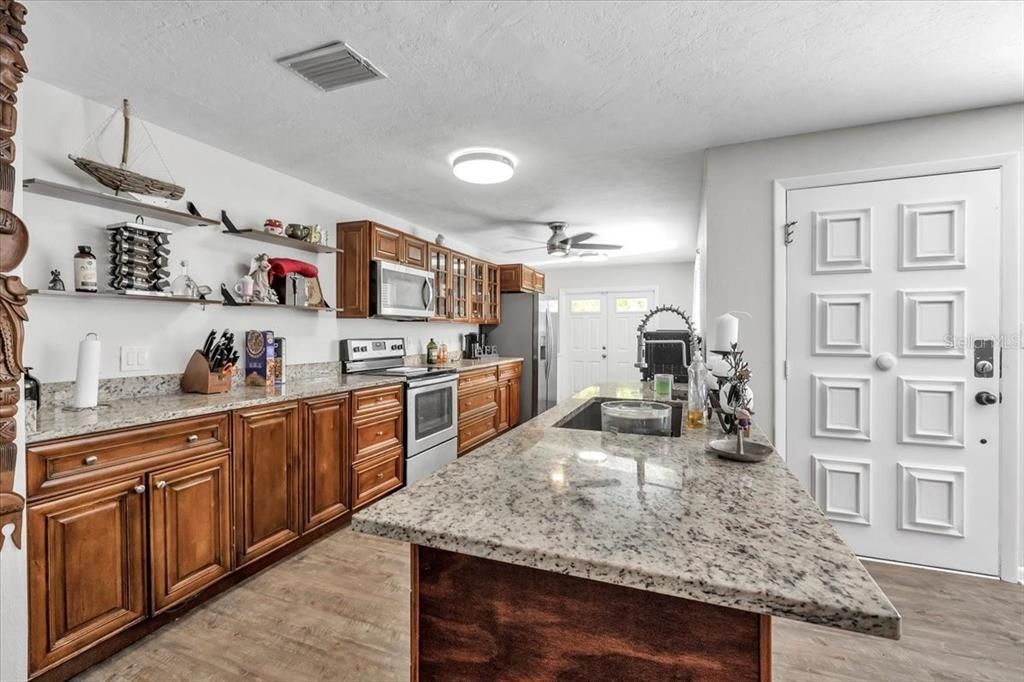 For Sale: $899,000 (6 beds, 0 baths, 3641 Square Feet)