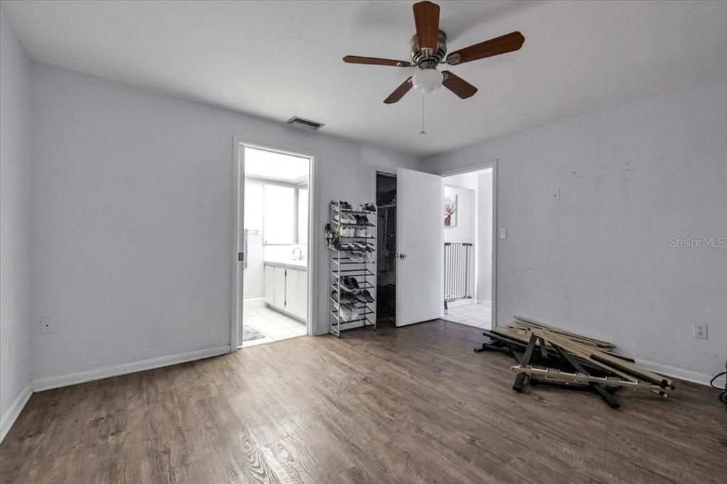 For Sale: $899,000 (6 beds, 0 baths, 3641 Square Feet)