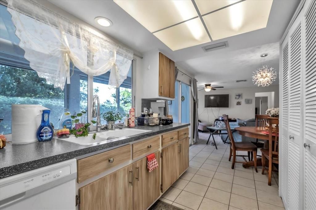 For Sale: $899,000 (6 beds, 0 baths, 3641 Square Feet)