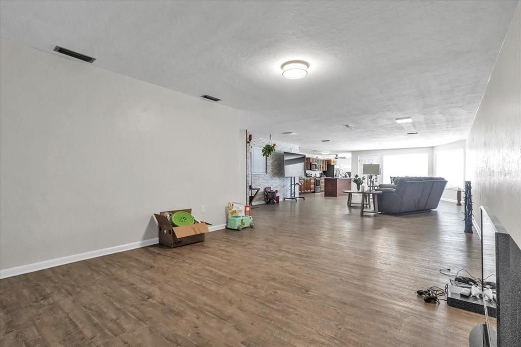 For Sale: $899,000 (6 beds, 0 baths, 3641 Square Feet)