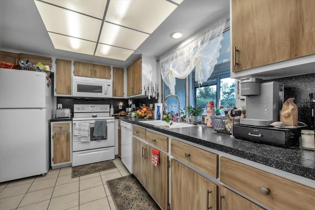 For Sale: $899,000 (6 beds, 0 baths, 3641 Square Feet)