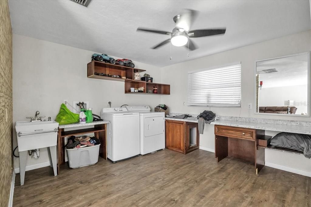 For Sale: $899,000 (6 beds, 0 baths, 3641 Square Feet)