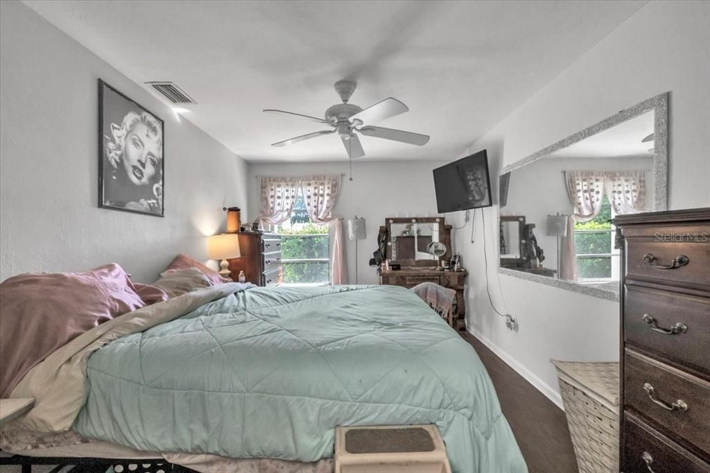 For Sale: $899,000 (6 beds, 0 baths, 3641 Square Feet)