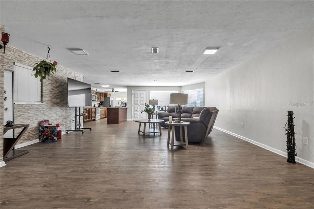 For Sale: $899,000 (6 beds, 0 baths, 3641 Square Feet)