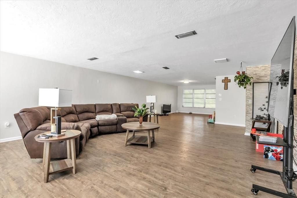 For Sale: $899,000 (6 beds, 0 baths, 3641 Square Feet)