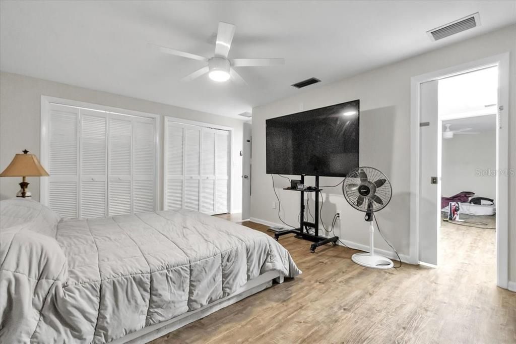 For Sale: $899,000 (6 beds, 0 baths, 3641 Square Feet)