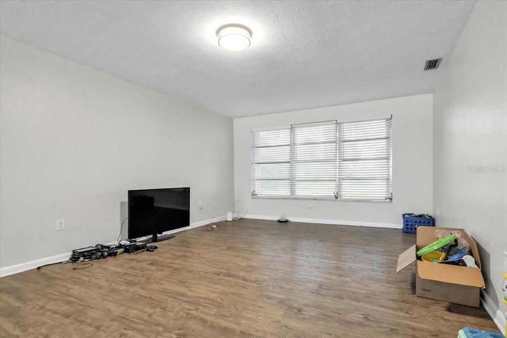 For Sale: $899,000 (6 beds, 0 baths, 3641 Square Feet)