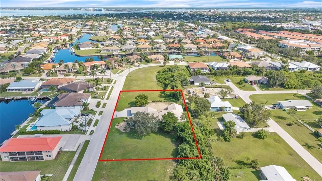 For Sale: $899,000 (6 beds, 0 baths, 3641 Square Feet)