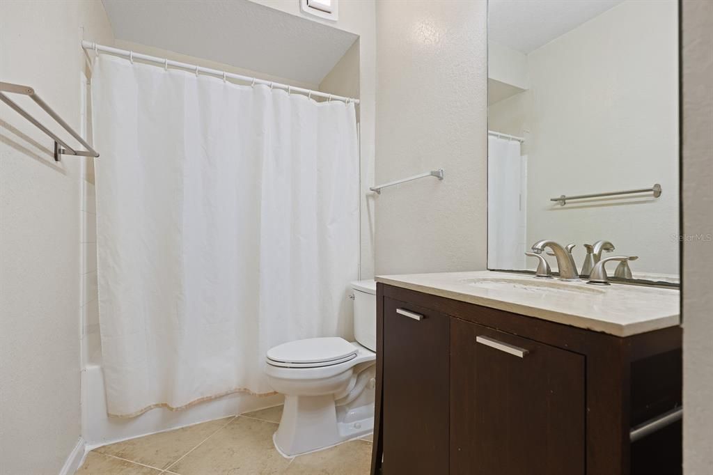 На продажу: $169,900 (3 спален, 2 ванн, 1336 Квадратных фут)