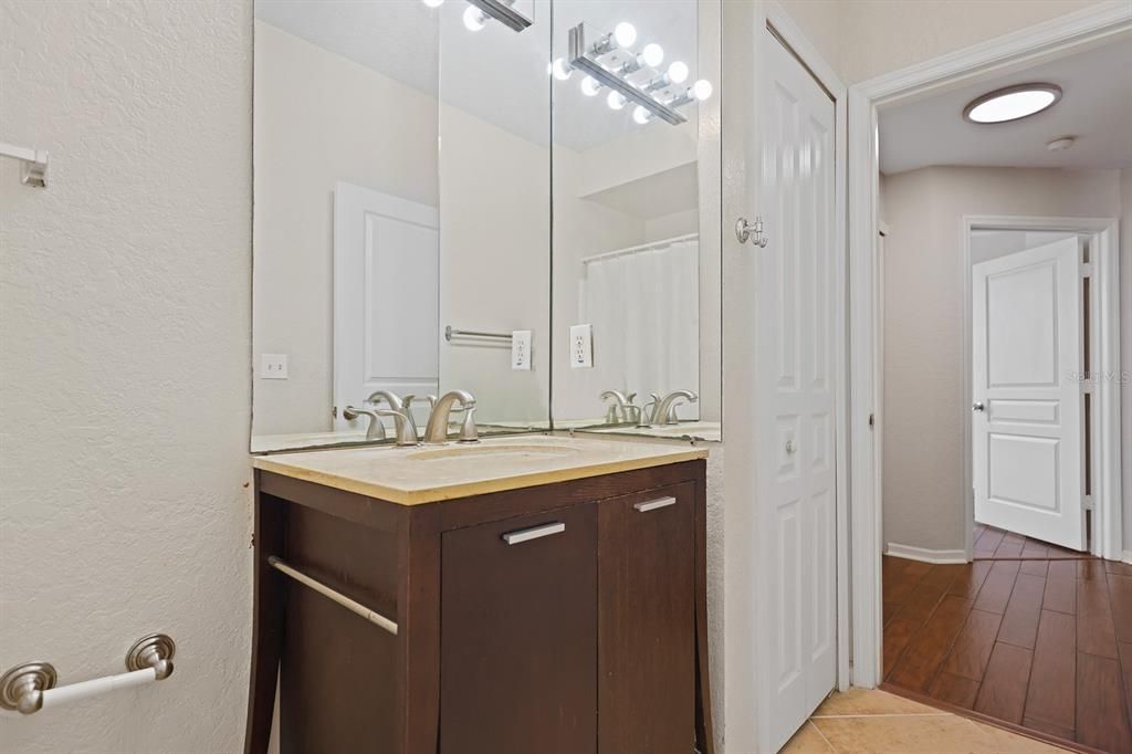 На продажу: $169,900 (3 спален, 2 ванн, 1336 Квадратных фут)