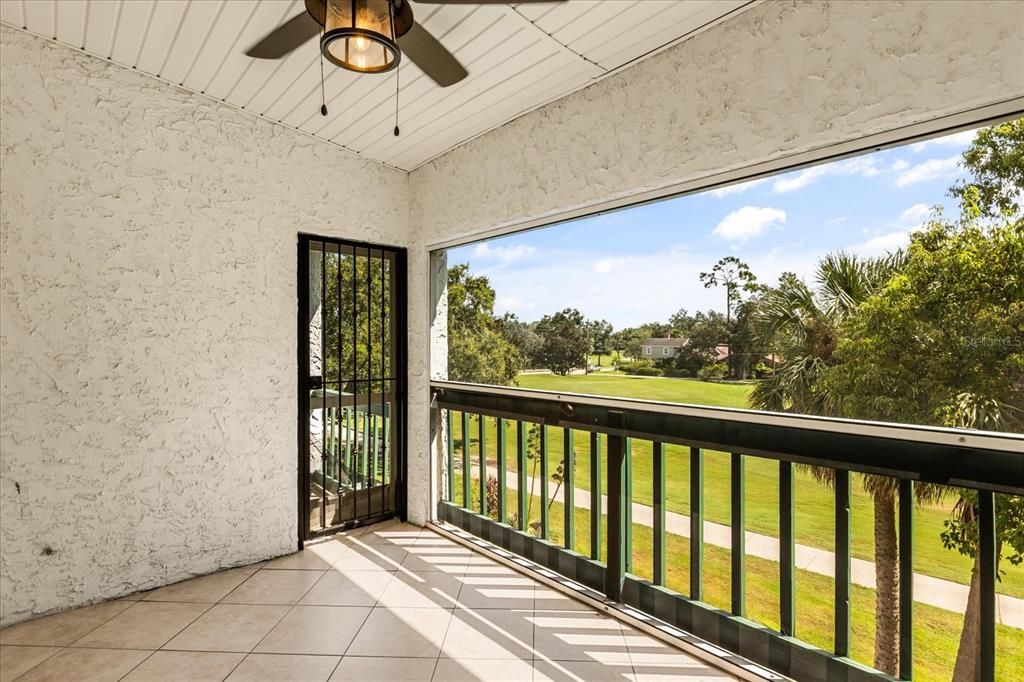 For Sale: $299,000 (2 beds, 2 baths, 970 Square Feet)