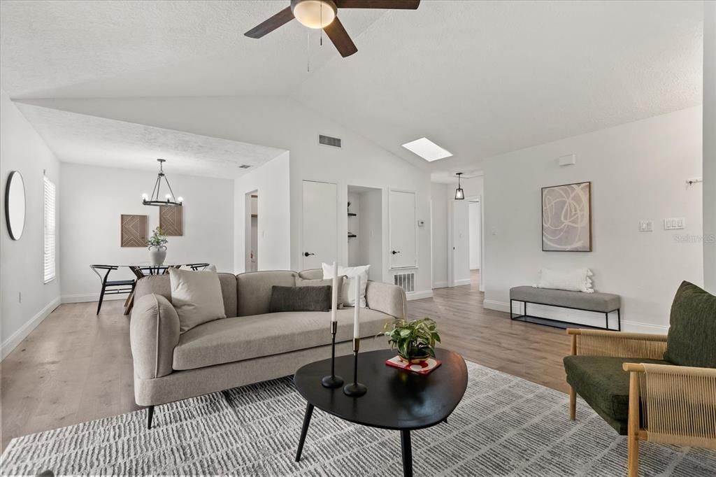 For Sale: $299,000 (2 beds, 2 baths, 970 Square Feet)