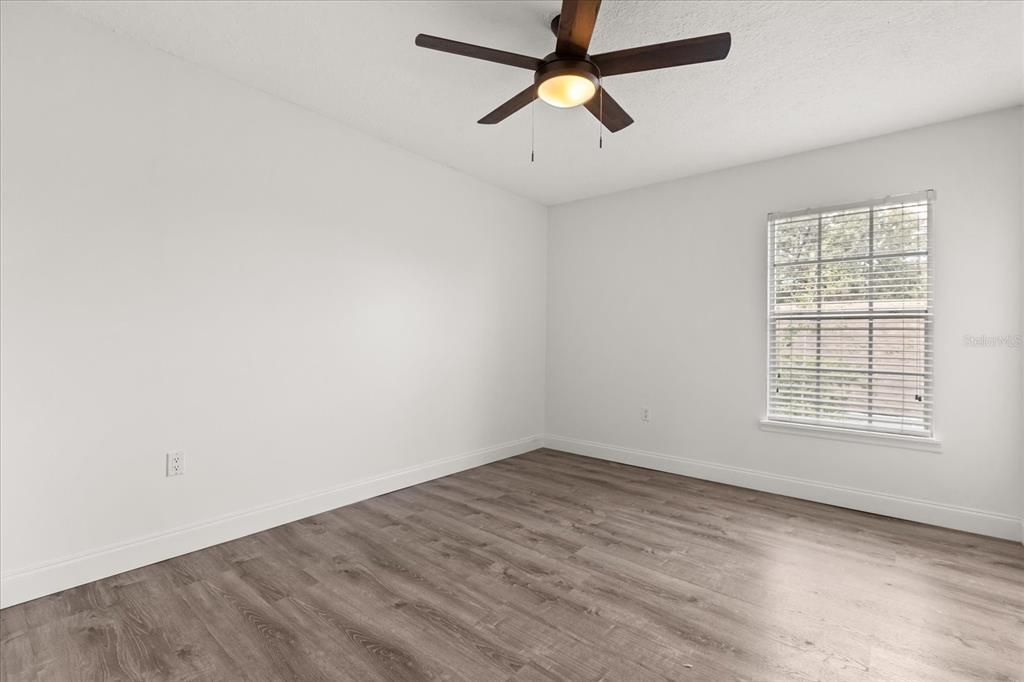 For Sale: $299,000 (2 beds, 2 baths, 970 Square Feet)