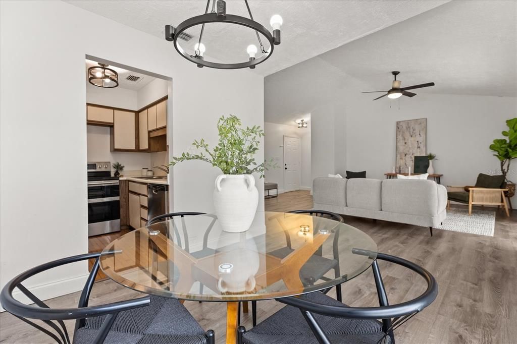 For Sale: $299,000 (2 beds, 2 baths, 970 Square Feet)