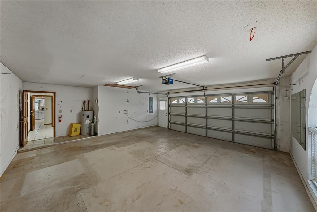 En Venta: $465,000 (4 camas, 2 baños, 2555 Pies cuadrados)