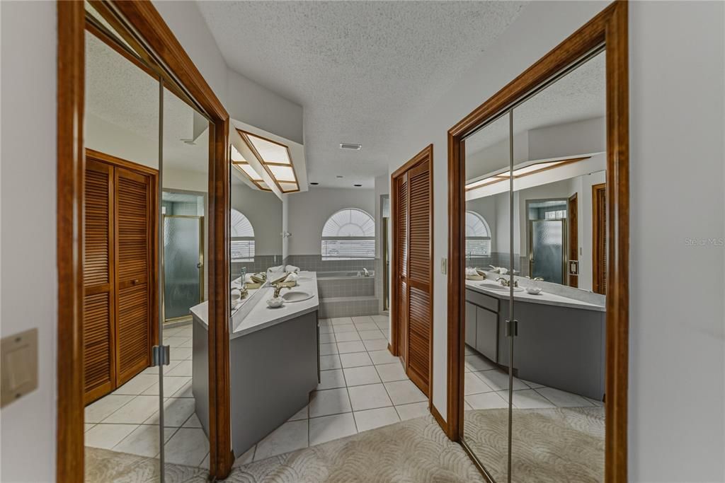 En Venta: $465,000 (4 camas, 2 baños, 2555 Pies cuadrados)