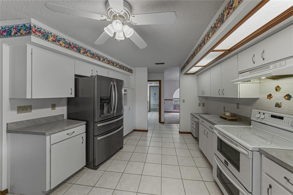 En Venta: $465,000 (4 camas, 2 baños, 2555 Pies cuadrados)