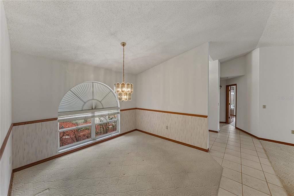 En Venta: $465,000 (4 camas, 2 baños, 2555 Pies cuadrados)