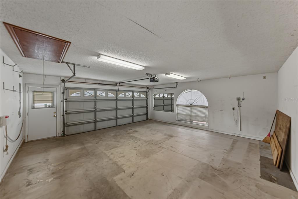 En Venta: $465,000 (4 camas, 2 baños, 2555 Pies cuadrados)