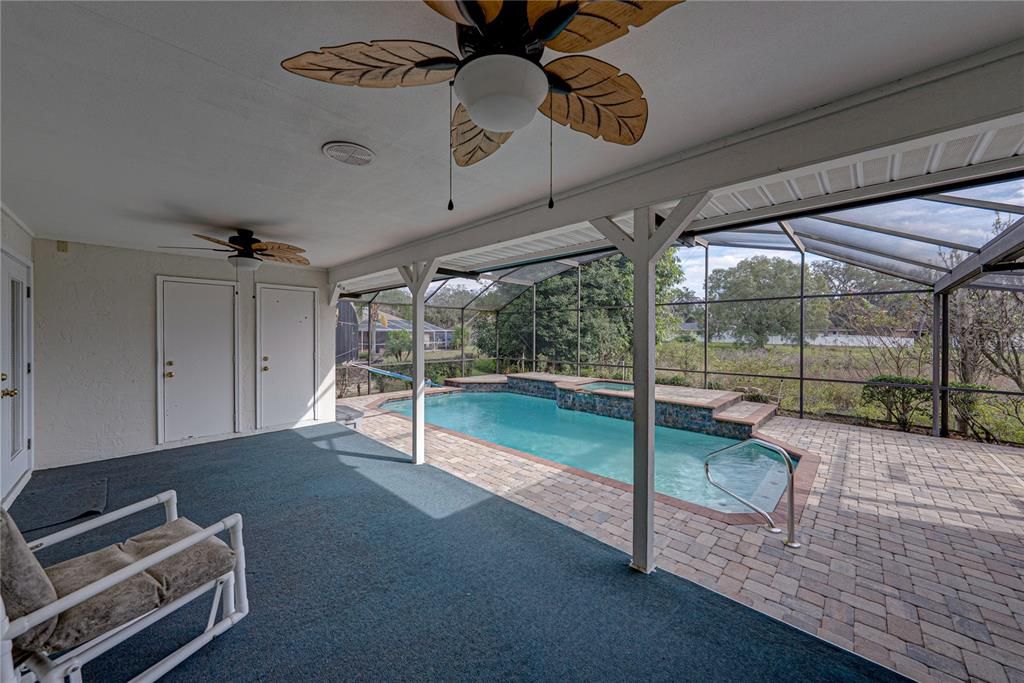 En Venta: $465,000 (4 camas, 2 baños, 2555 Pies cuadrados)