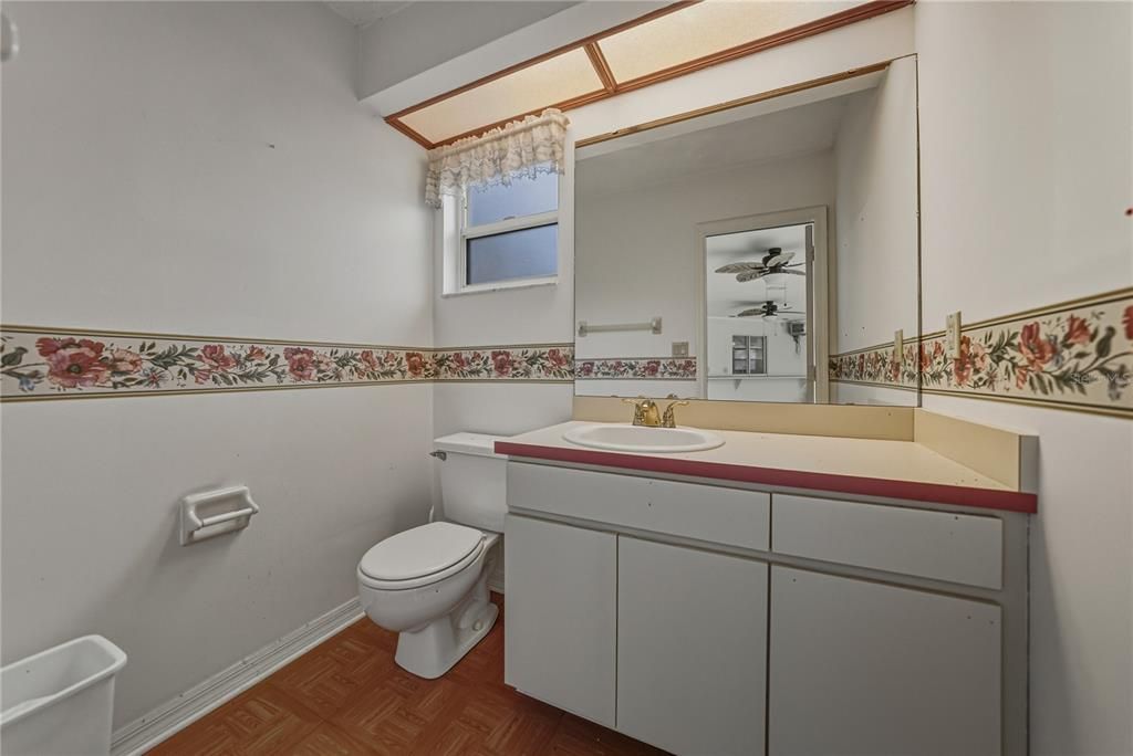 En Venta: $465,000 (4 camas, 2 baños, 2555 Pies cuadrados)