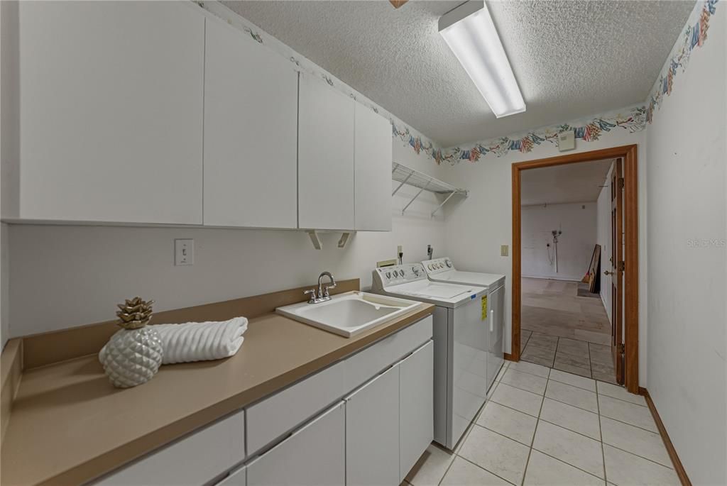 En Venta: $465,000 (4 camas, 2 baños, 2555 Pies cuadrados)