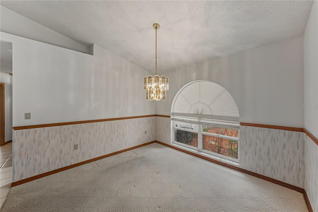 En Venta: $465,000 (4 camas, 2 baños, 2555 Pies cuadrados)