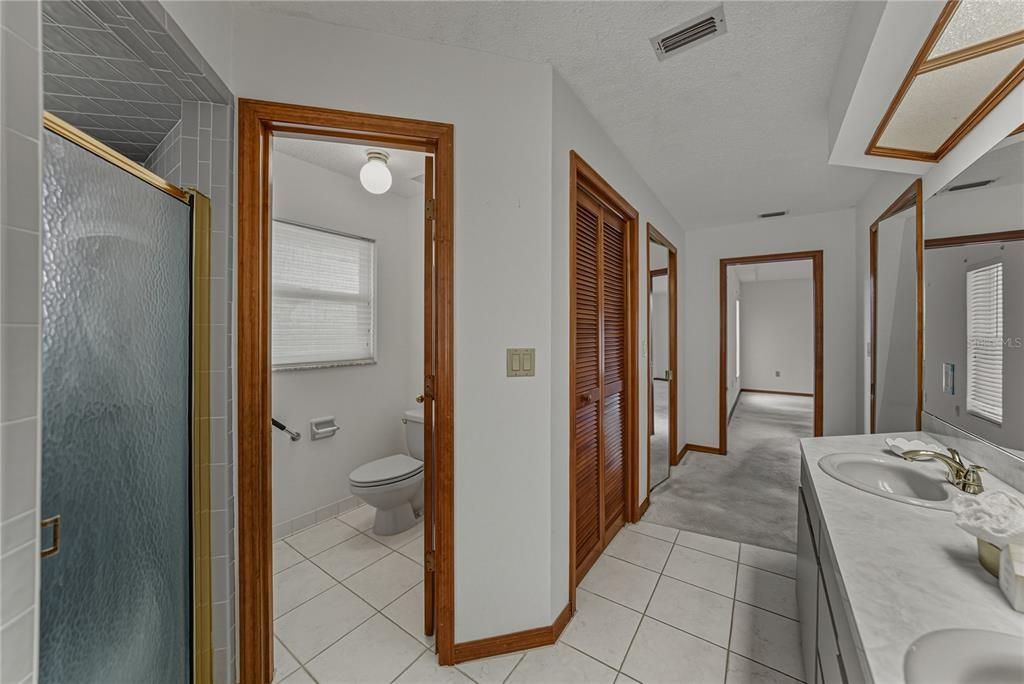 En Venta: $465,000 (4 camas, 2 baños, 2555 Pies cuadrados)