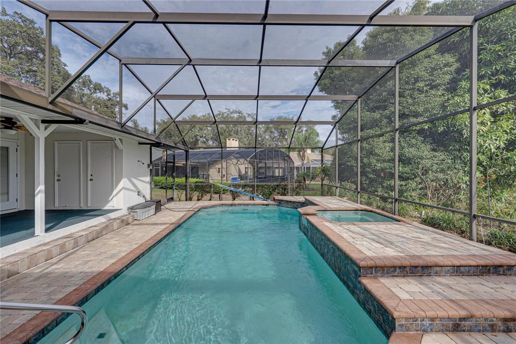 En Venta: $465,000 (4 camas, 2 baños, 2555 Pies cuadrados)