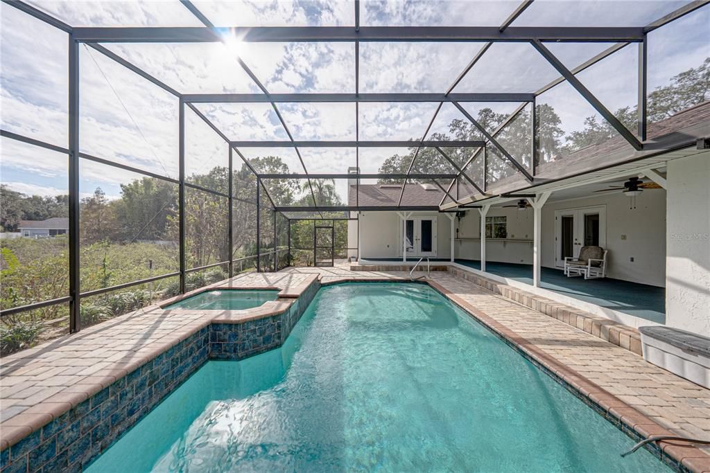 En Venta: $465,000 (4 camas, 2 baños, 2555 Pies cuadrados)